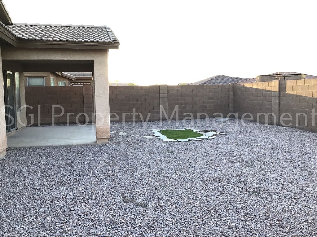 1037 W Nina Dr photo 3