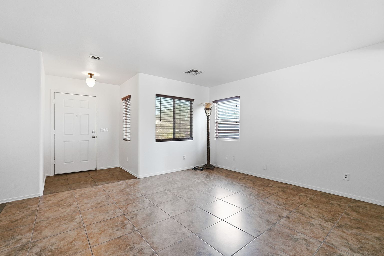 306 S Cactus St photo 2