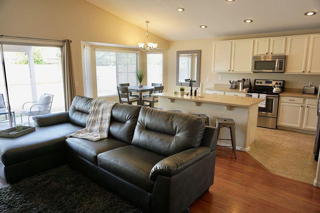 1692 W Sparrow Dr photo 3
