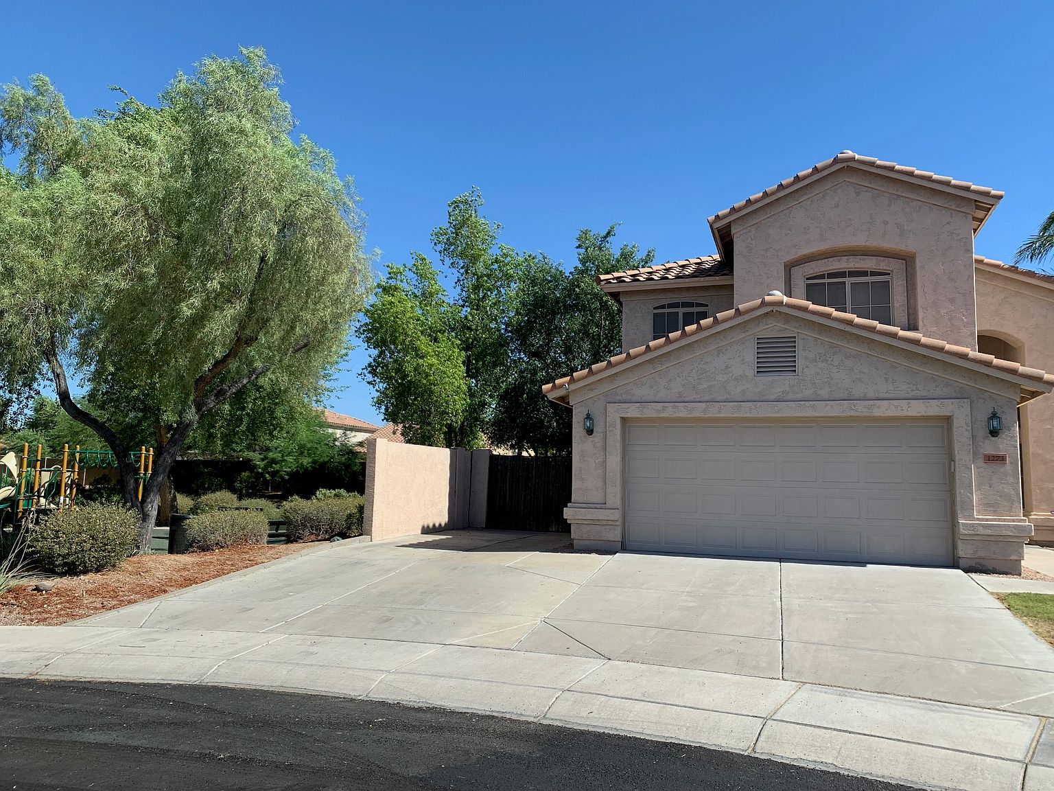 1273 W Swan Ct photo 2