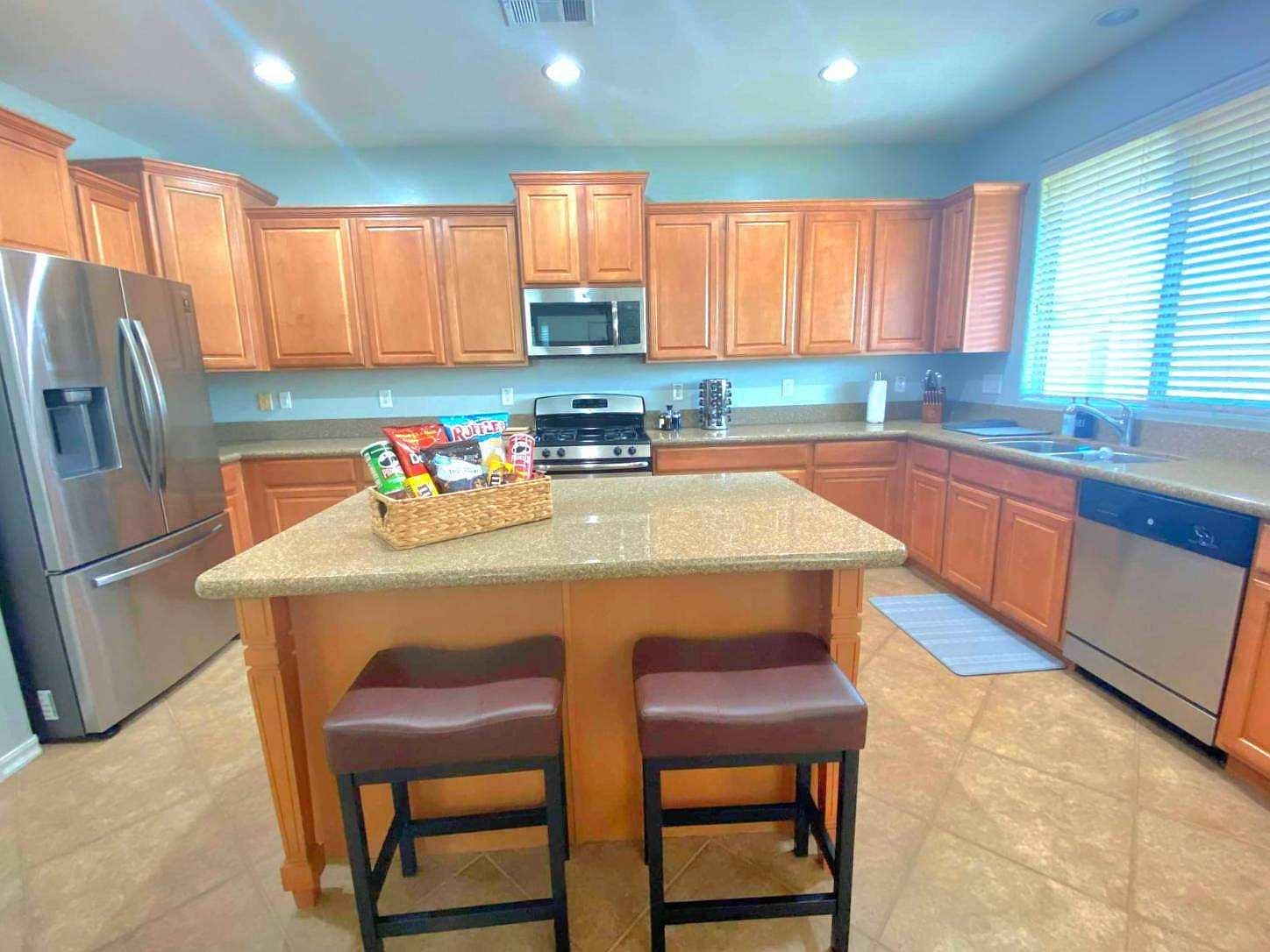 193 E Bahamas Dr photo 4