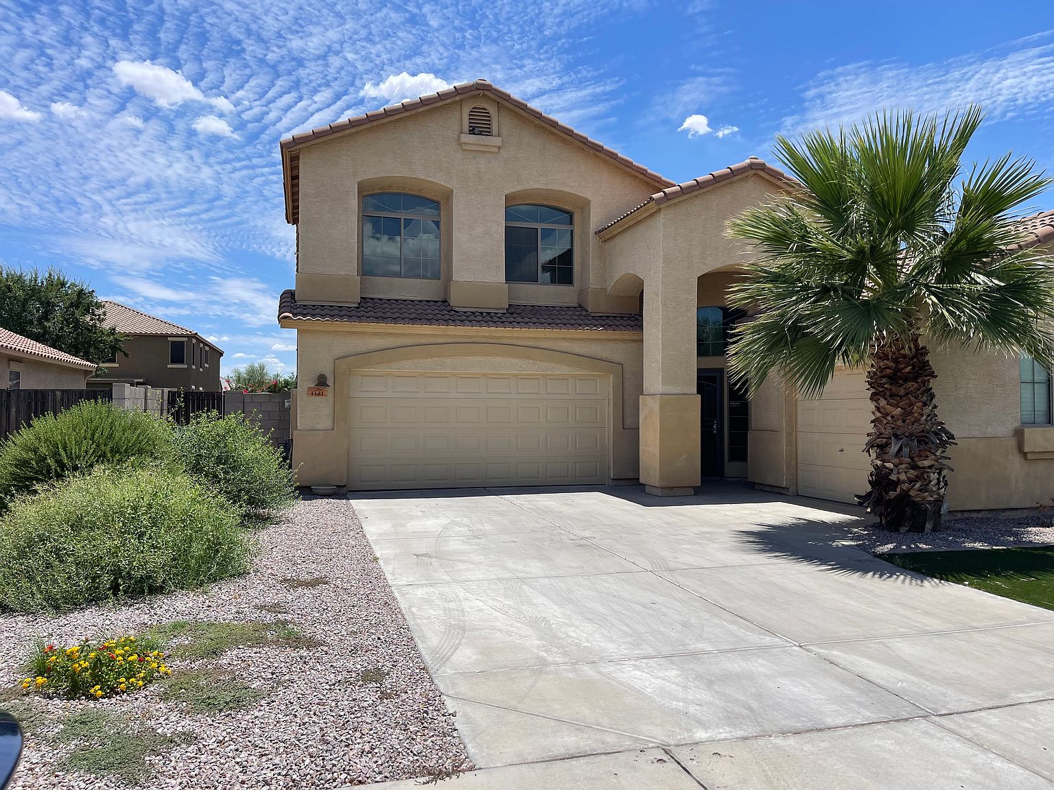 1121 E Jahns Dr photo 2