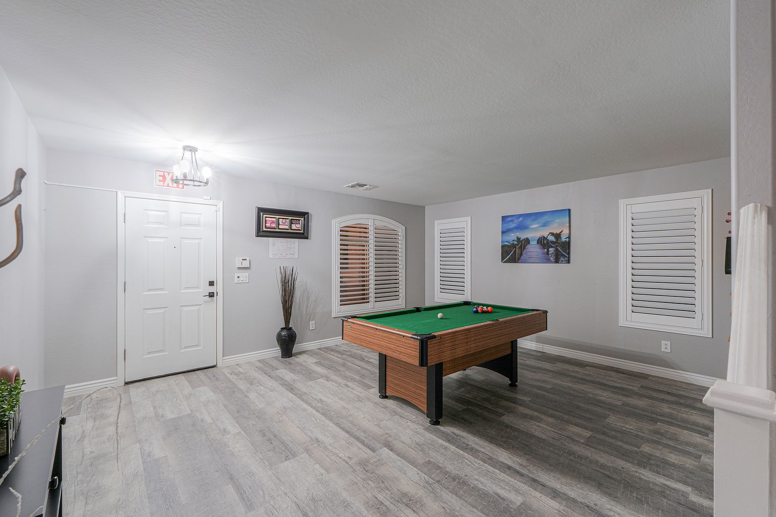 1235 W Castle Dr photo 3