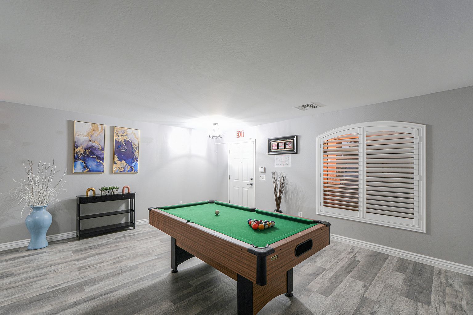 1235 W Castle Dr photo 4