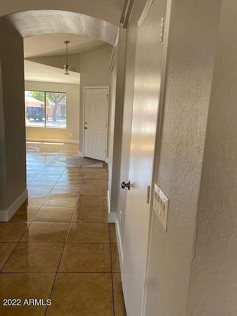 742 E Dragon Springs Dr photo 2
