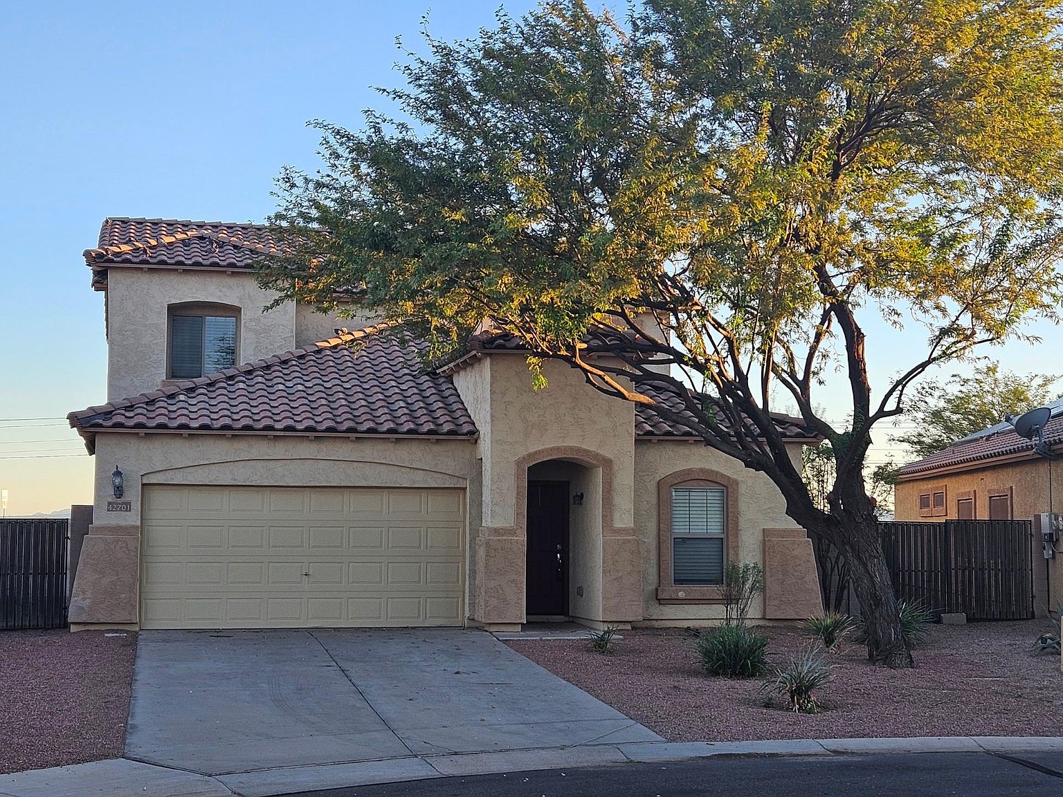 42701 W Martie Lynn Rd photo 2