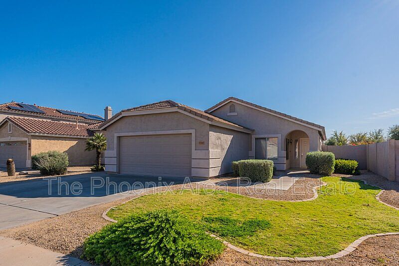 1261 N Balboa Dr Gilbert, AZ 85234 photo 2
