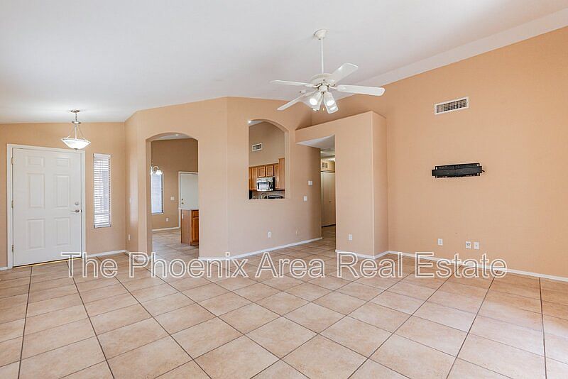1261 N Balboa Dr Gilbert, AZ 85234 photo 3