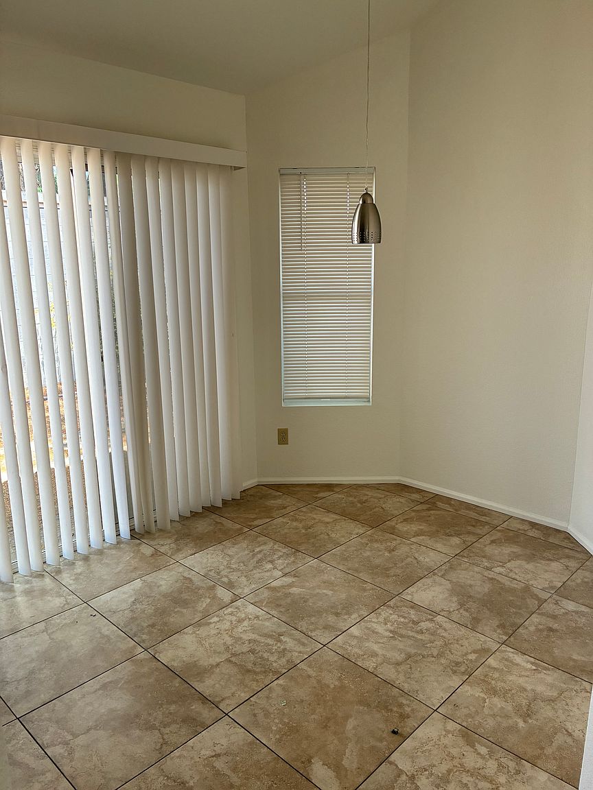 1425 N San Joaquin Dr photo 4
