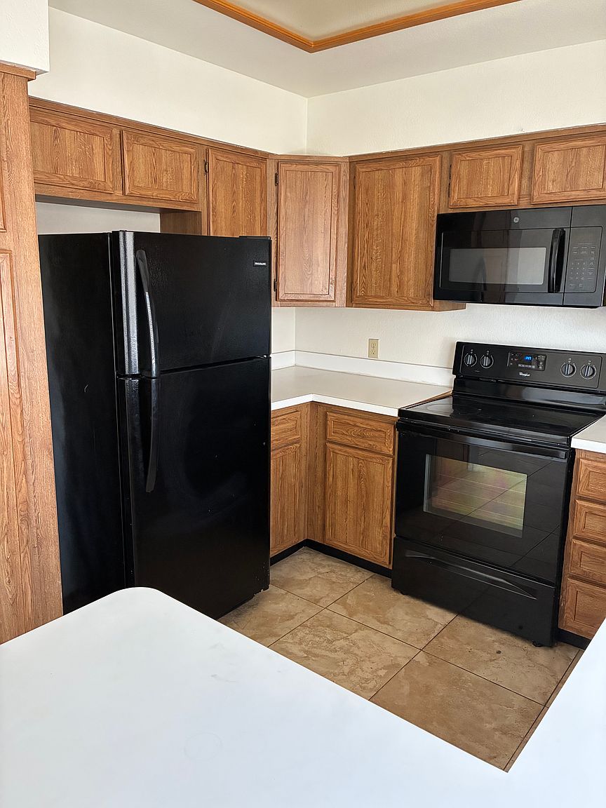 1425 N San Joaquin Dr photo 3