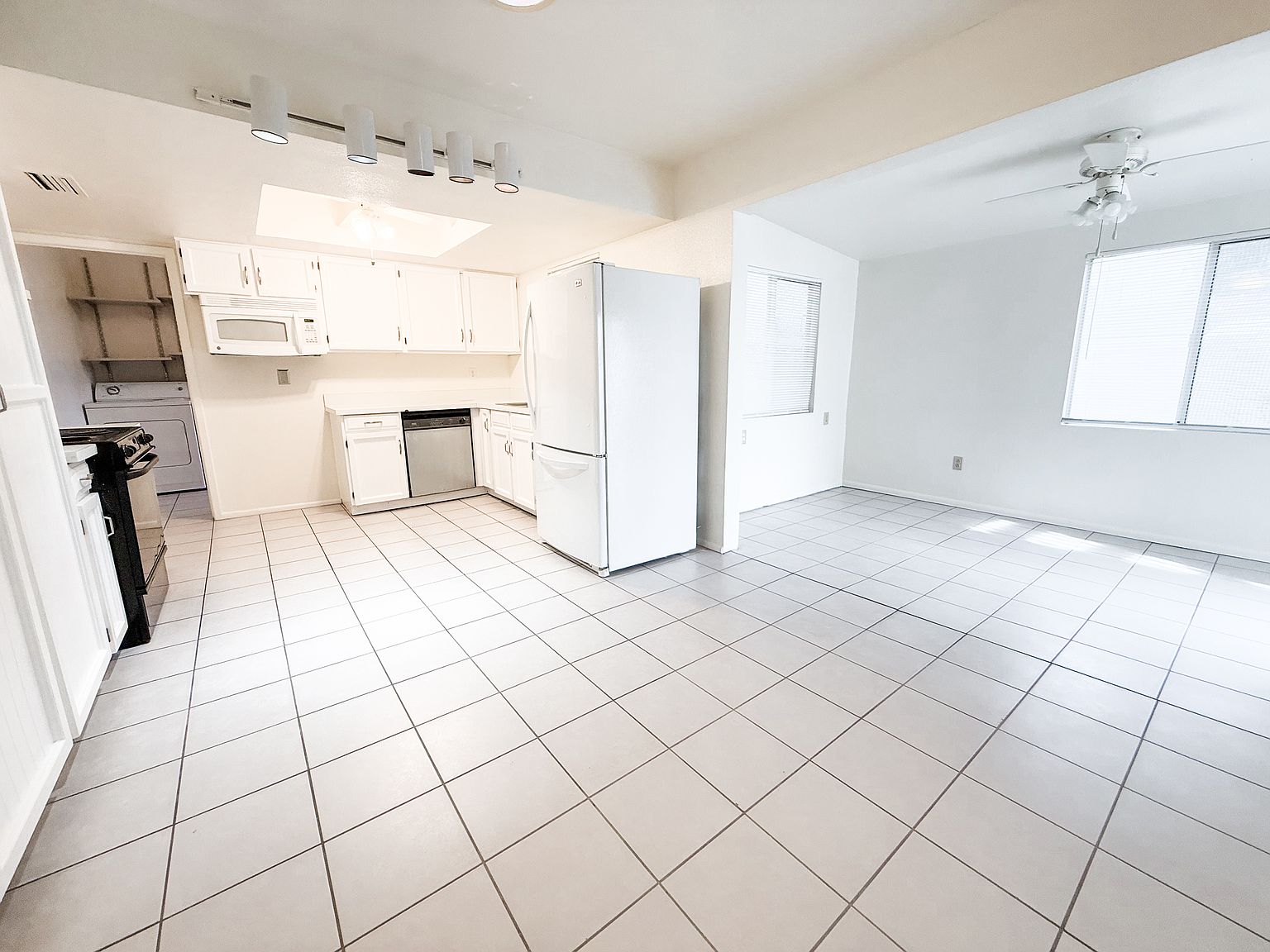 3-Bedroom Gilbert Home with Tile Floors  Prime Location photo 4