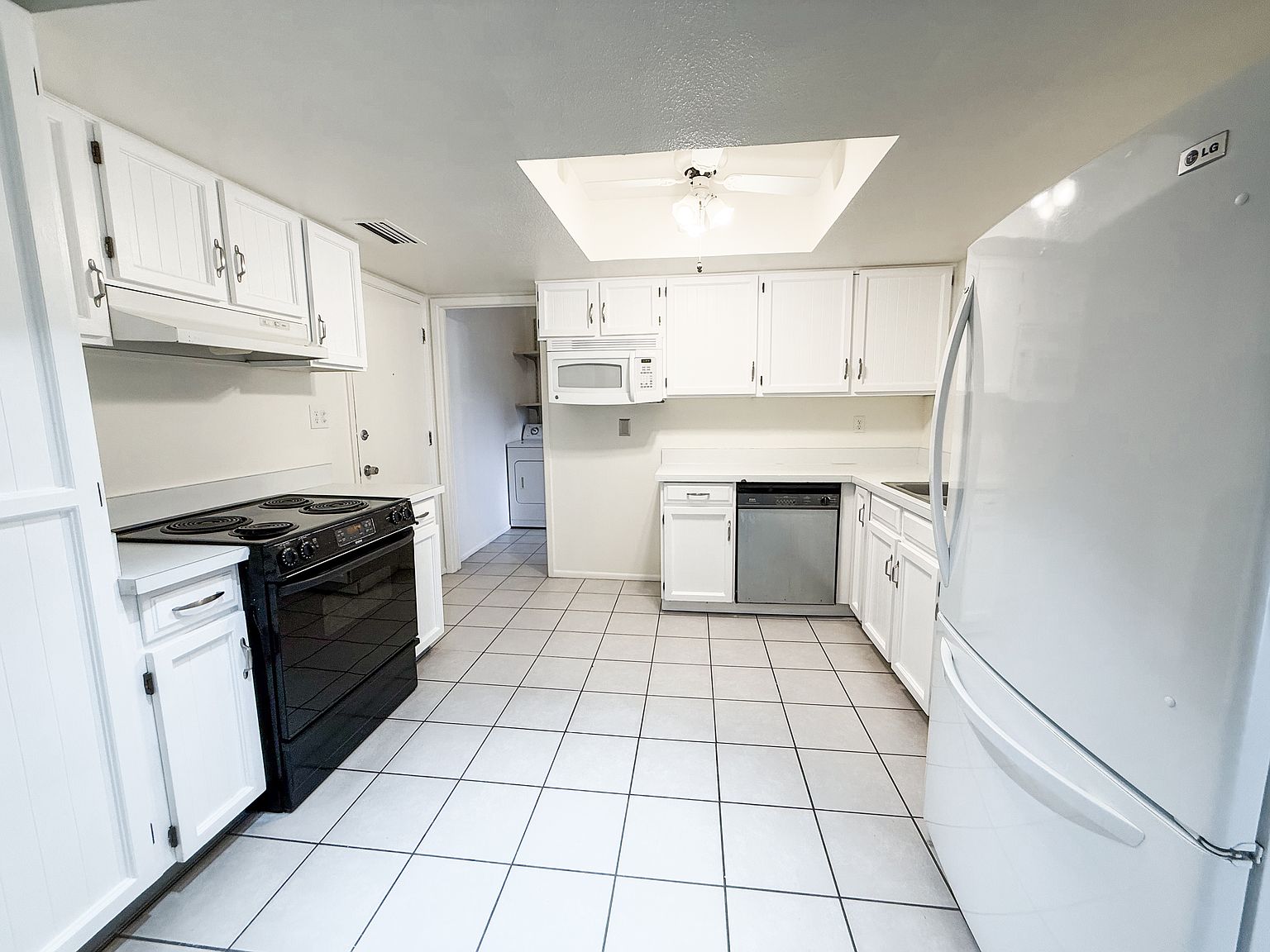 3-Bedroom Gilbert Home with Tile Floors  Prime Location photo 5
