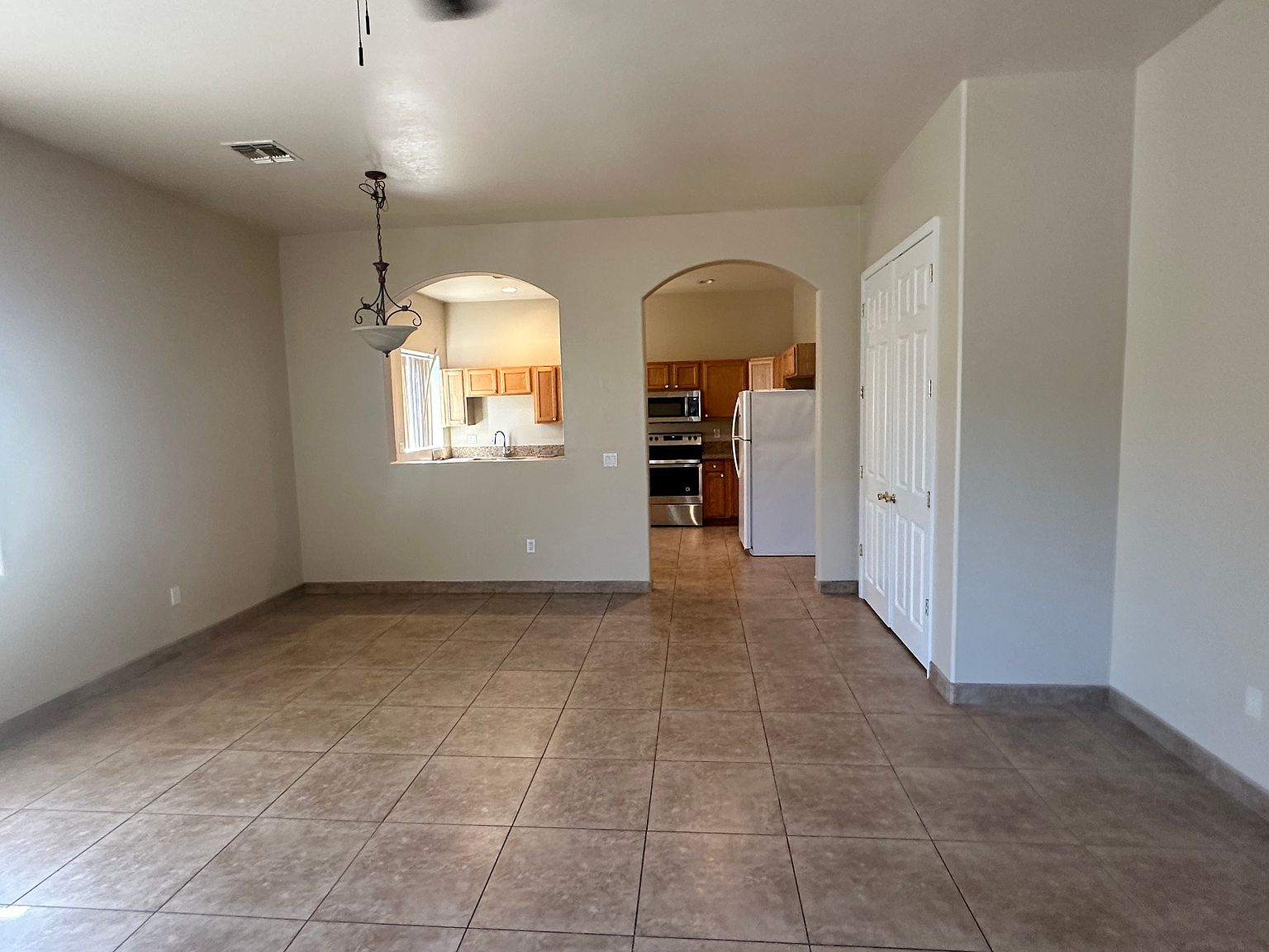 2828 E Roeser Rd photo 3