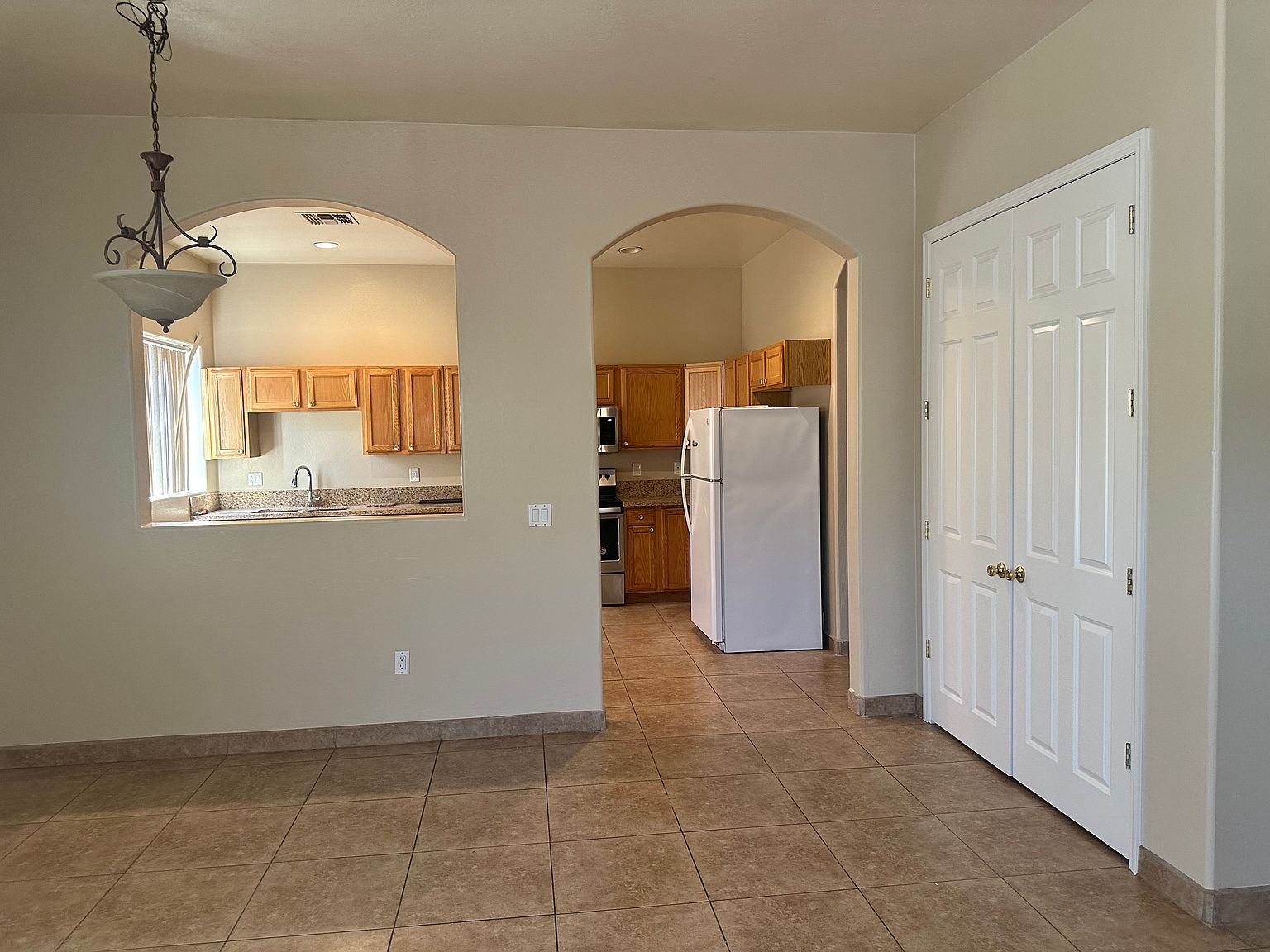 2828 E Roeser Rd photo 2