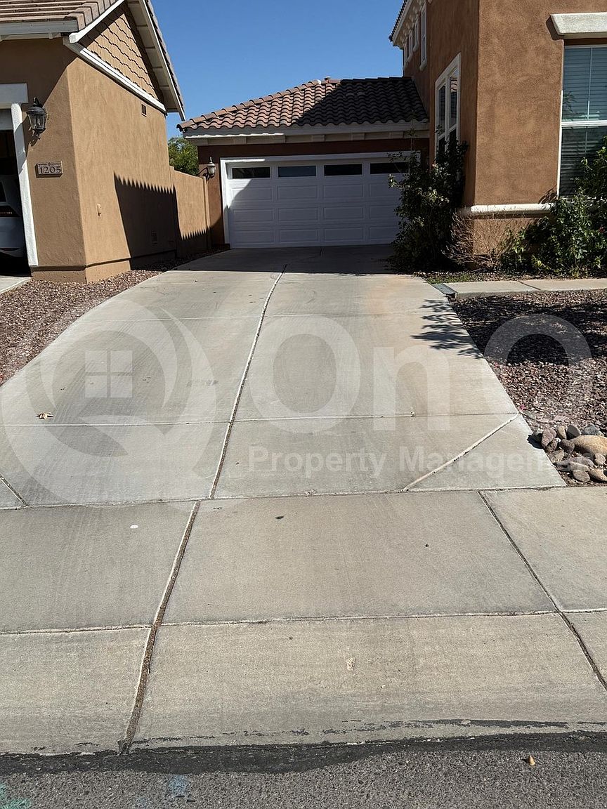 1195 E Gail Dr Chandler, AZ 85225 photo 4