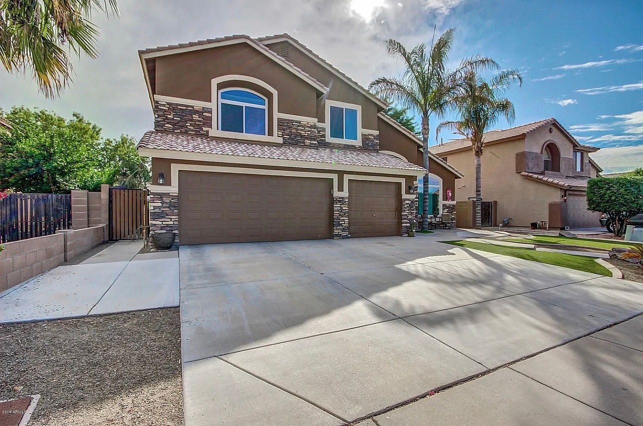 669 E Betsy Ln photo 2
