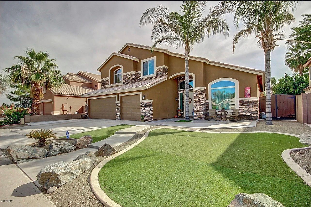 669 E Betsy Ln photo 3