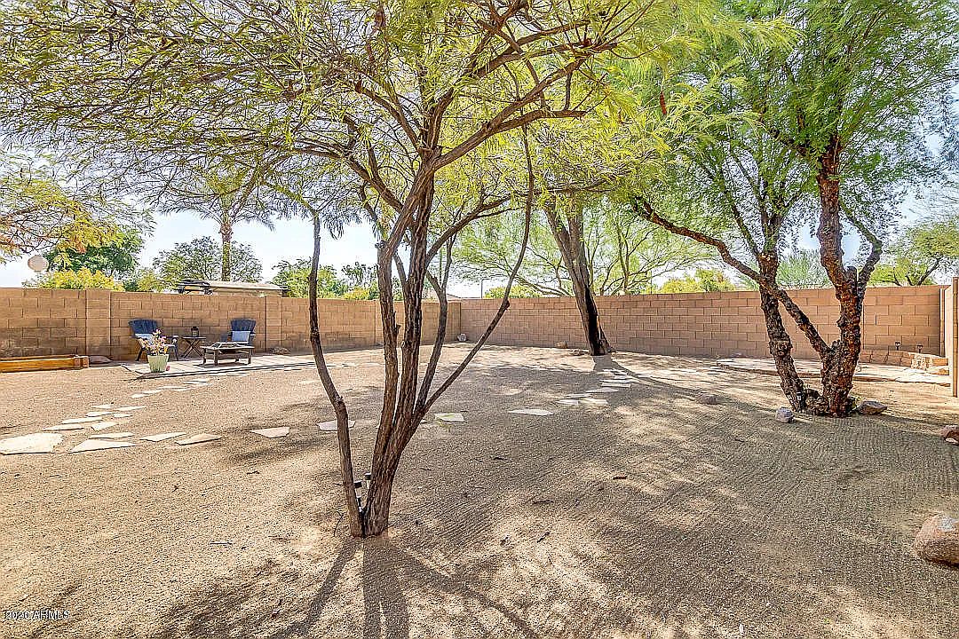 1348 S Heritage Dr photo 2