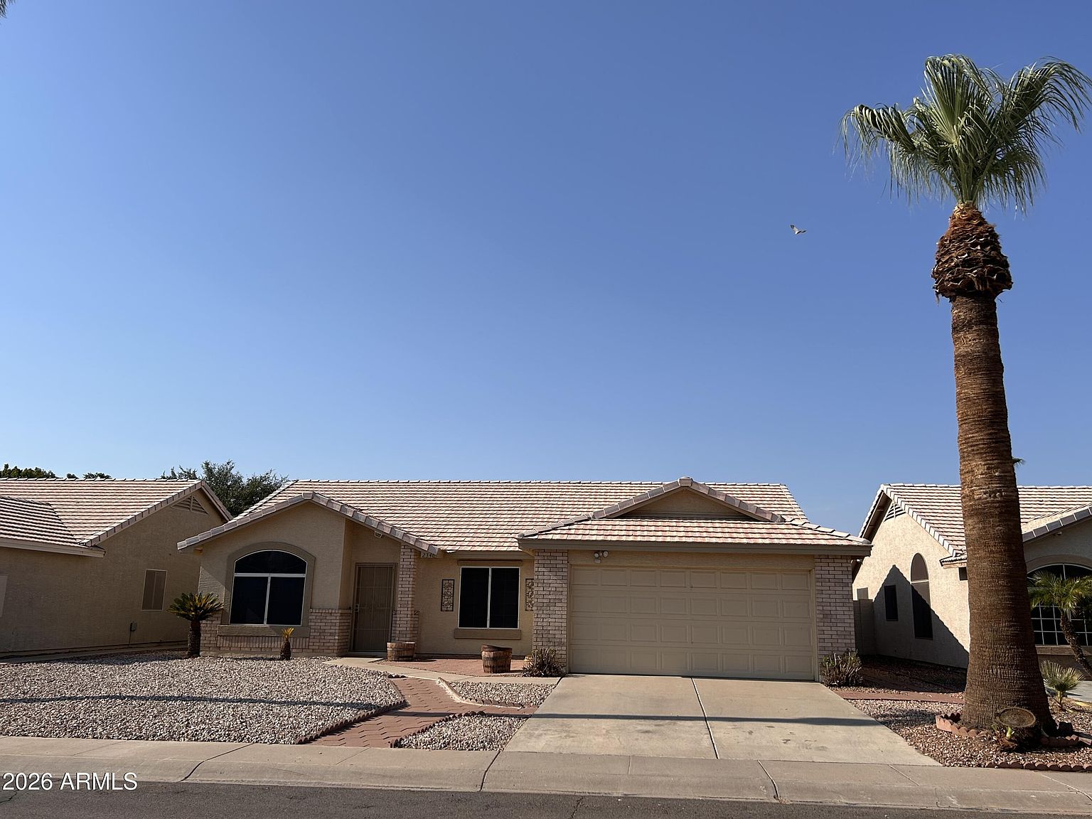 2346 E Devon Ct photo 2