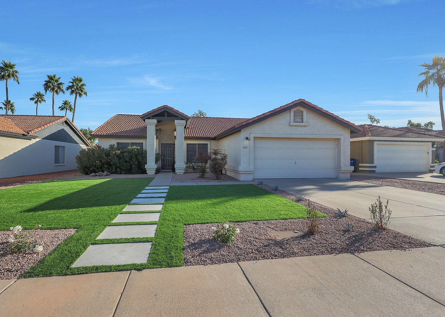1325 E San Angelo Ave photo 2