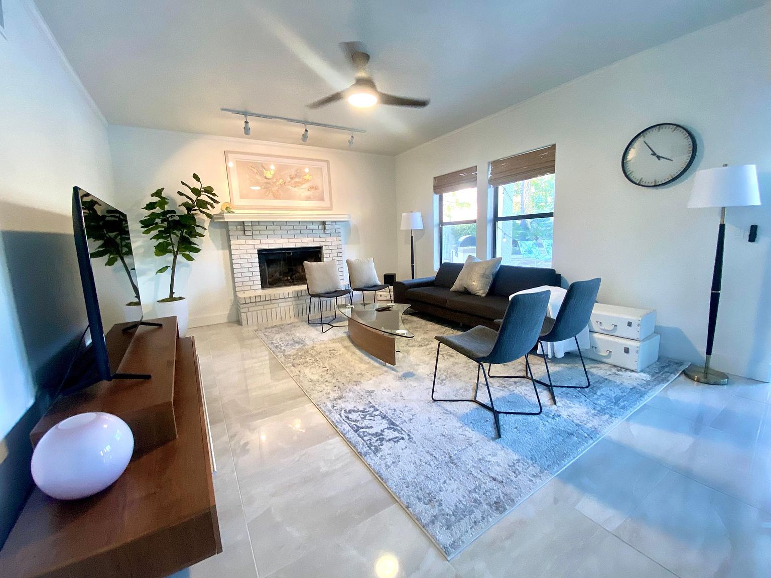 2118 E Marquette Dr photo 3