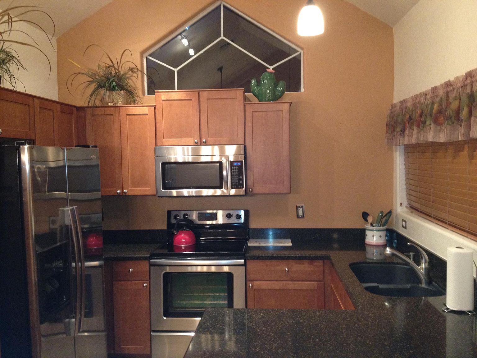 1633 E Lakeside Dr photo 2