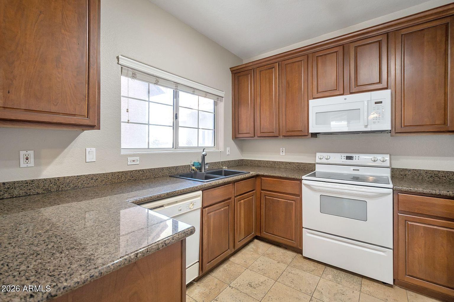 1633 E Lakeside Dr photo 4