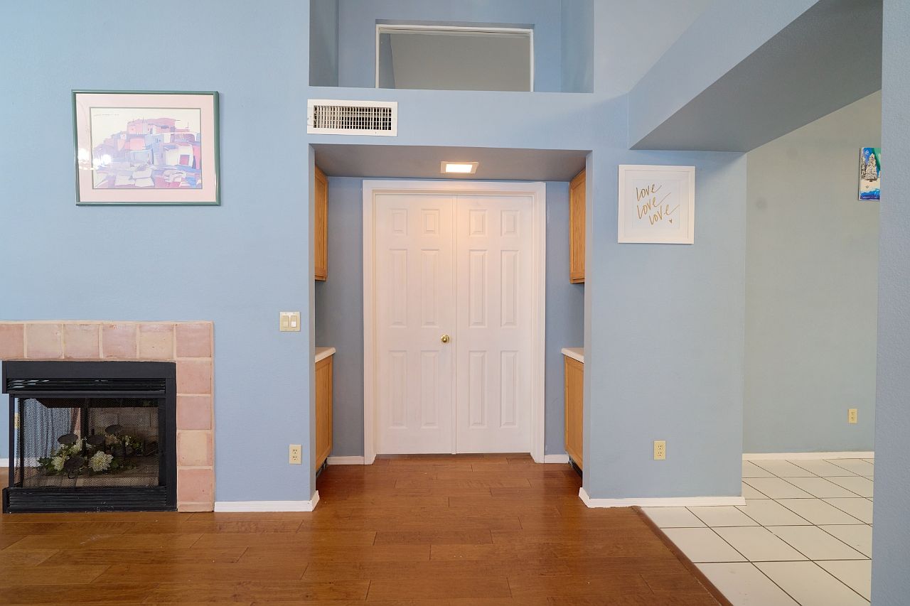 1317 N Palmsprings Dr photo 5