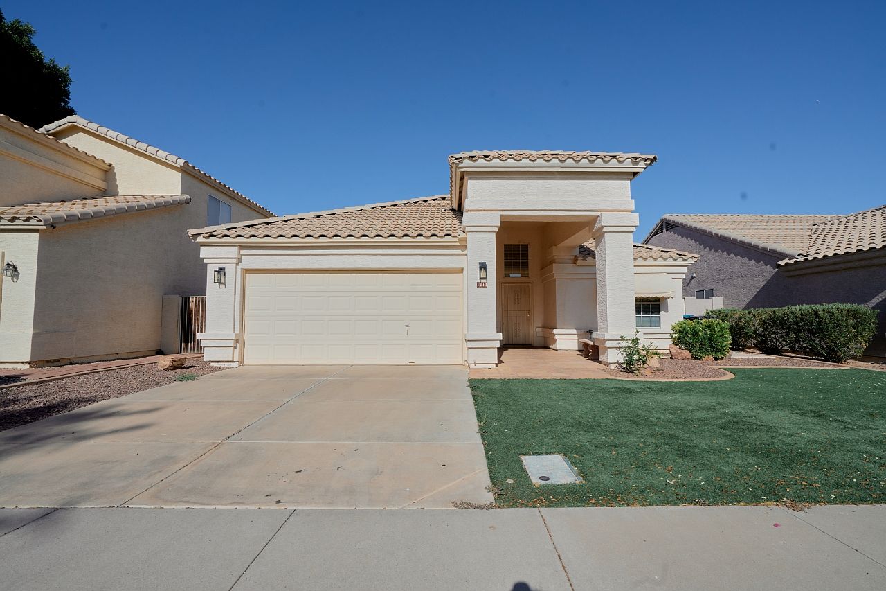 1317 N Palmsprings Dr photo 2