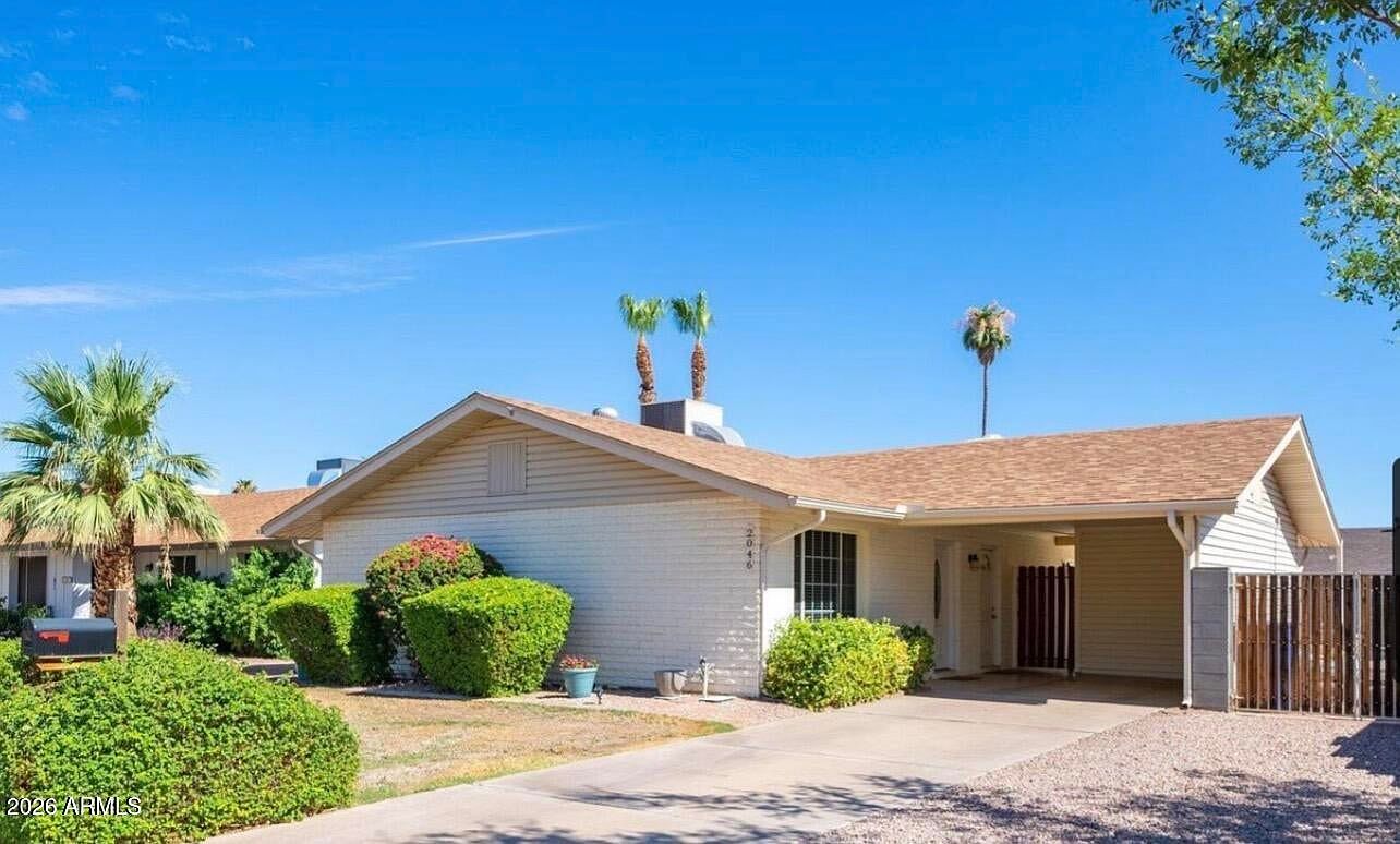 2046 E Yale Dr photo 2