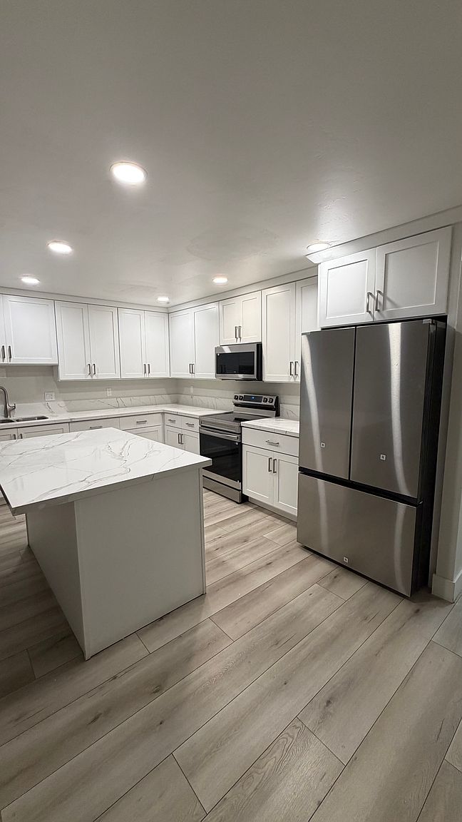 2150 E Yale Dr photo 3