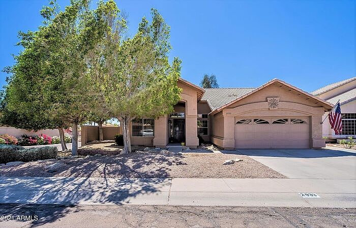 2933 E Verbena Dr photo 3