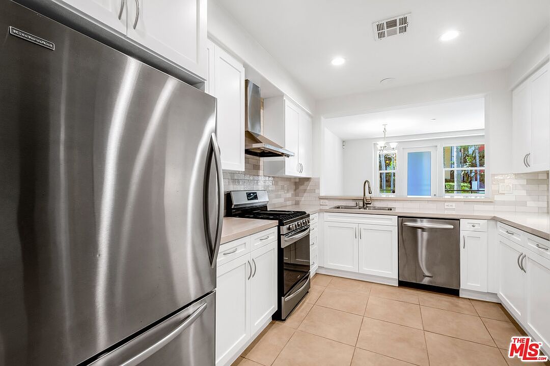 7100 Playa Vista Dr photo 3