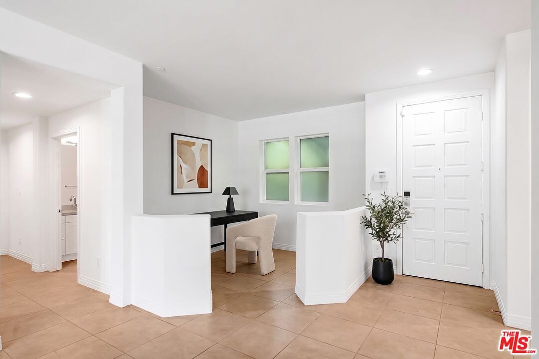 7100 Playa Vista Dr photo 2