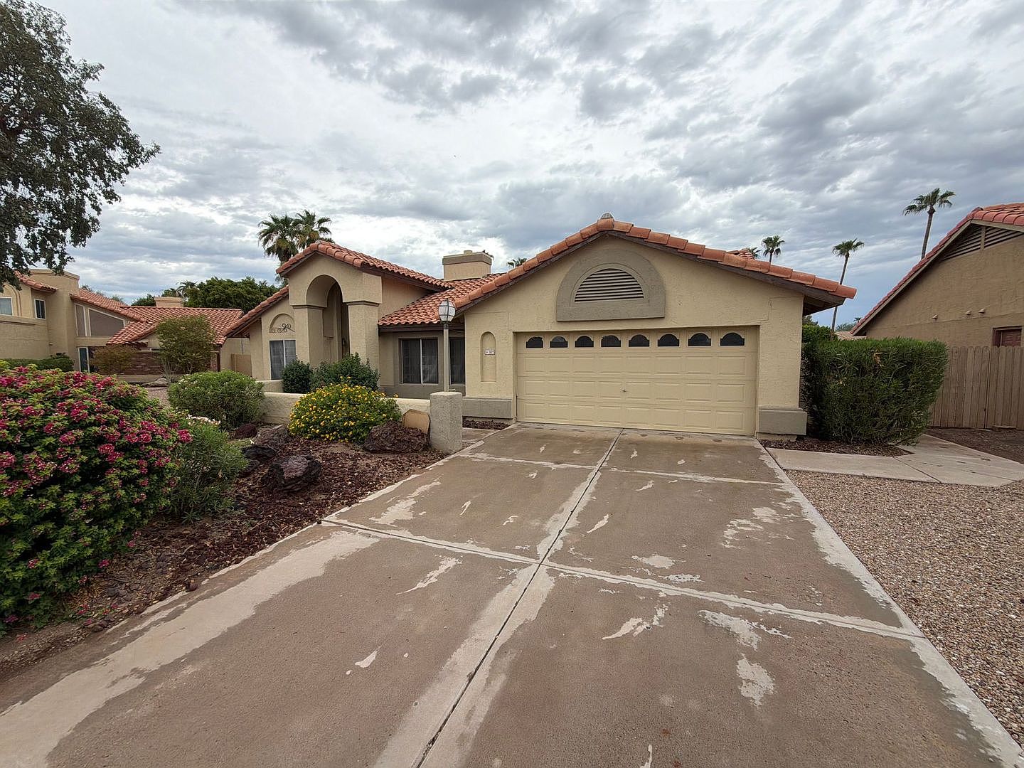 837 N Oak Ct
