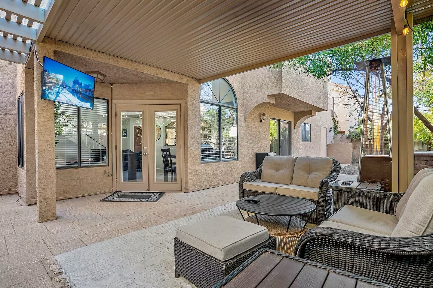 40 W Sarah Ln photo 2