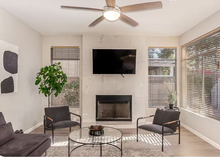3141 W Laredo St photo 2