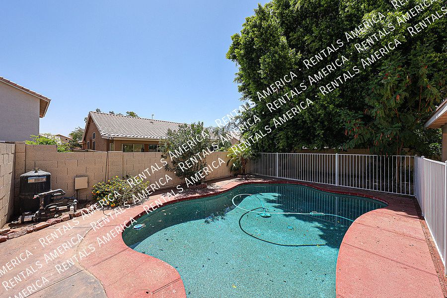 820 N Granada Dr photo 4