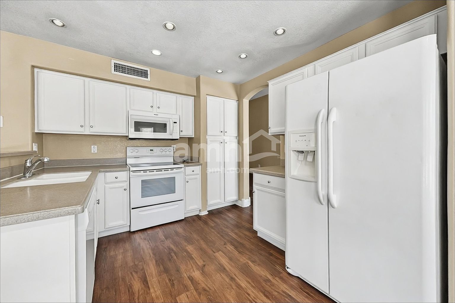 907 N Albert Dr photo 3
