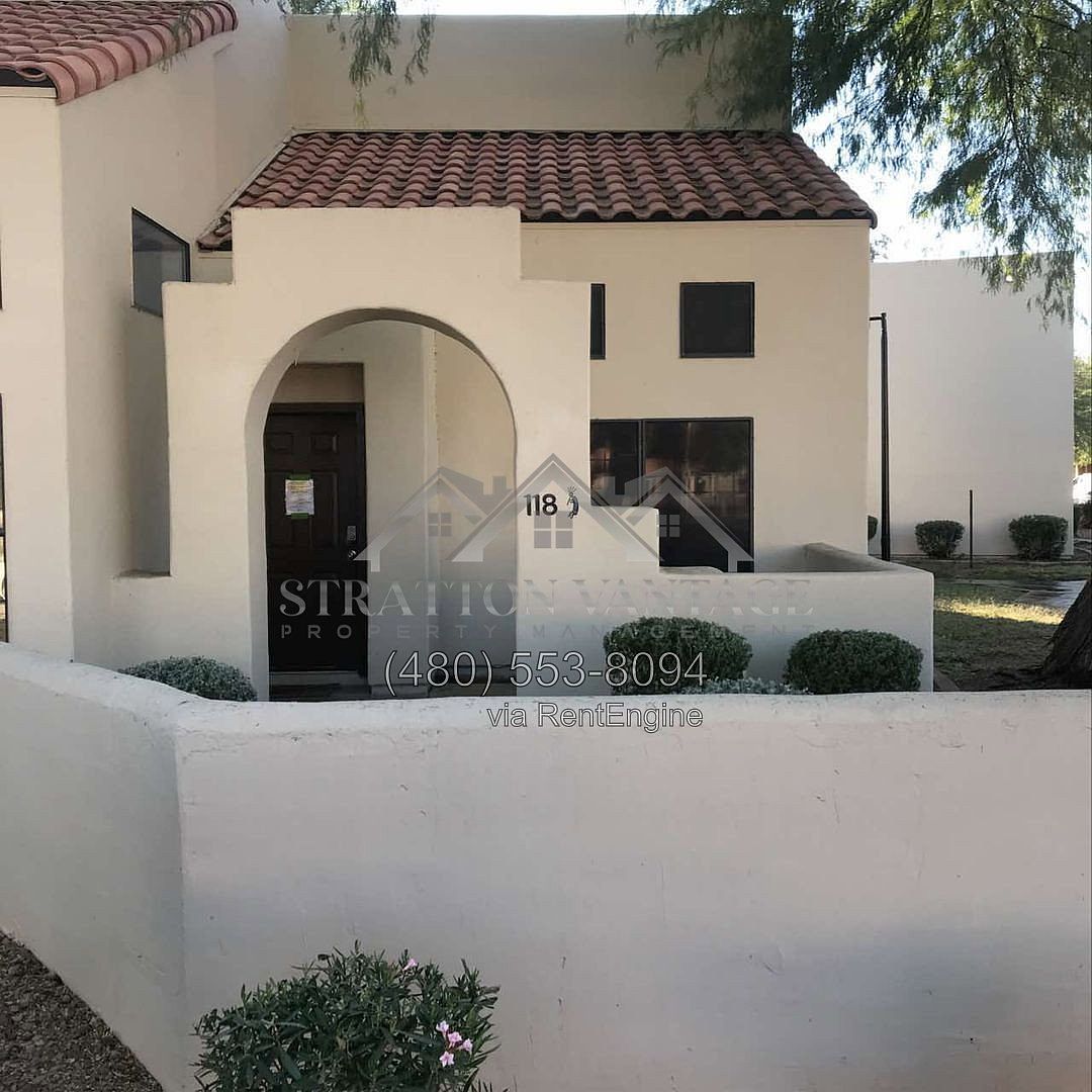 Fully Furnished 2 Bedroom, 2 Bath, 2 Car Garage Community Pool