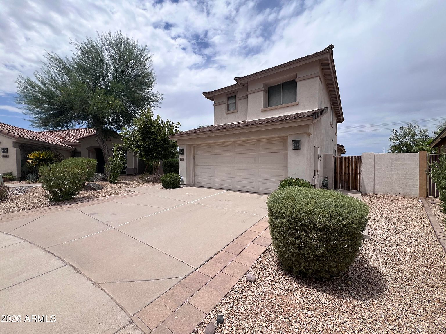 218 E Sunburst Ln photo 4