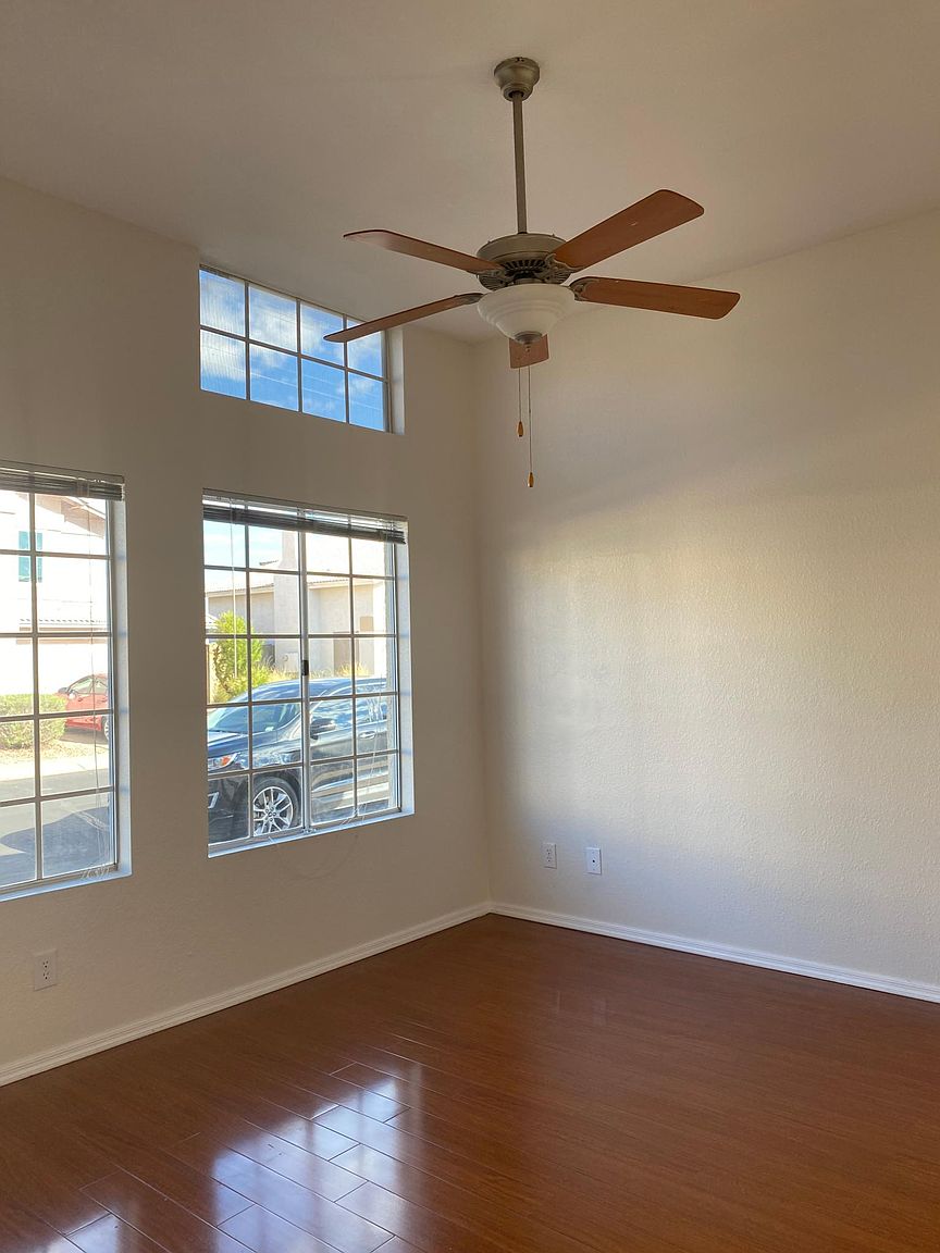 1213 E Hearne Way photo 4