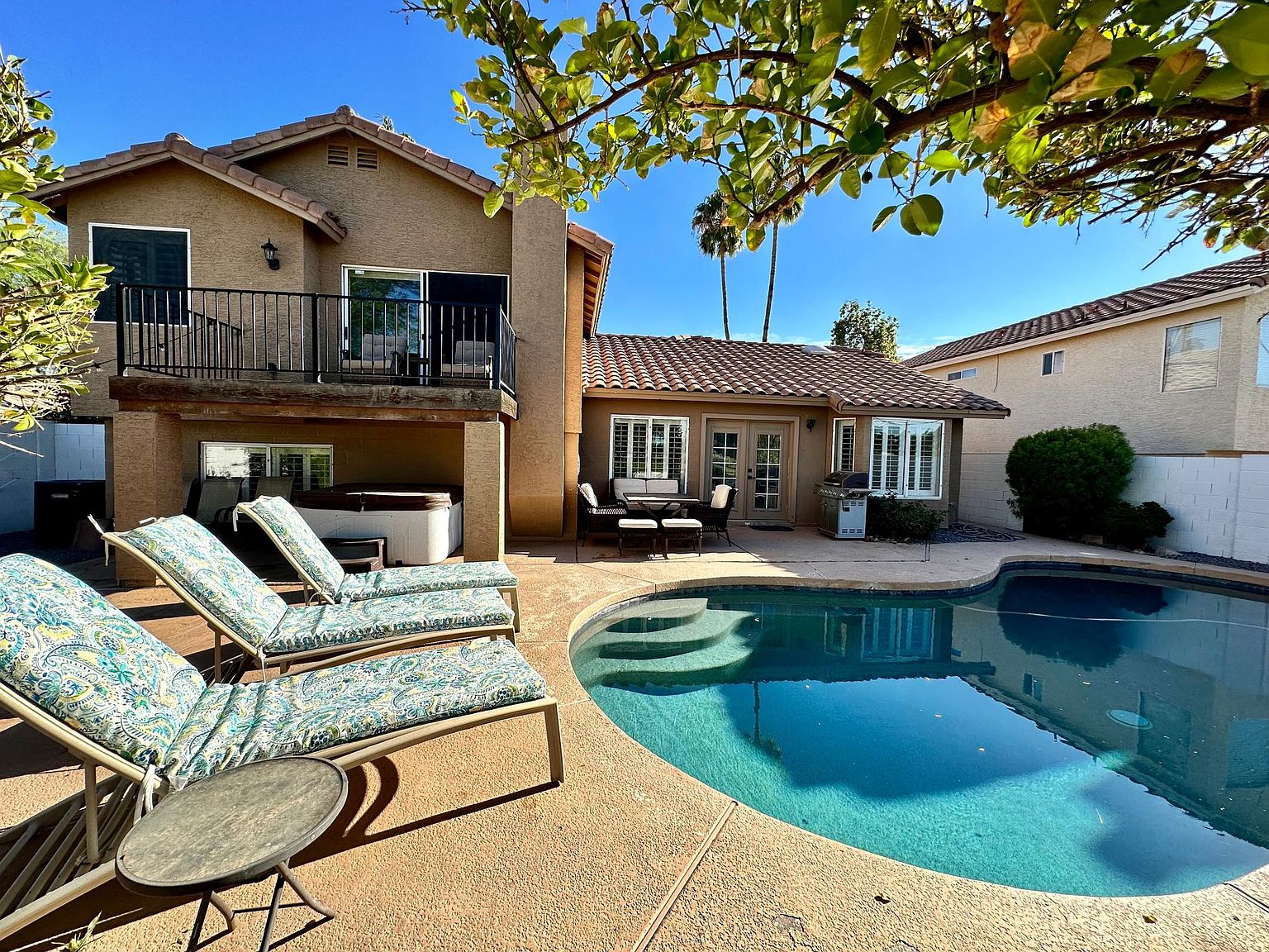 1020 E Hearne Way photo 2