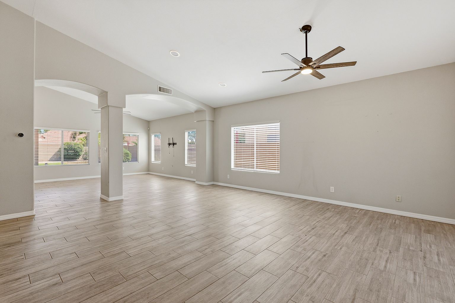 1274 E Lake Dr photo 4