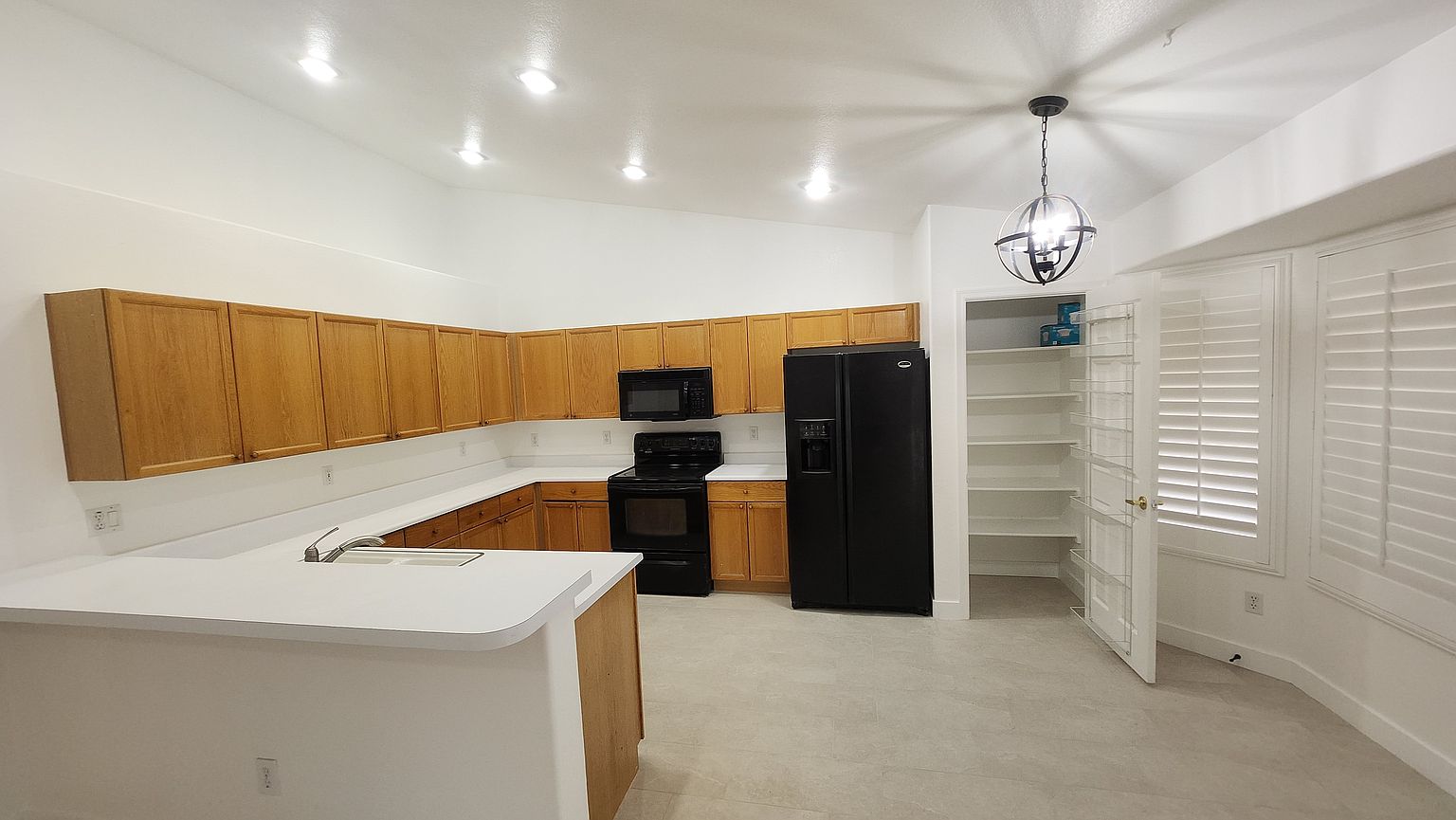 1410 E Bruce Ave photo 4