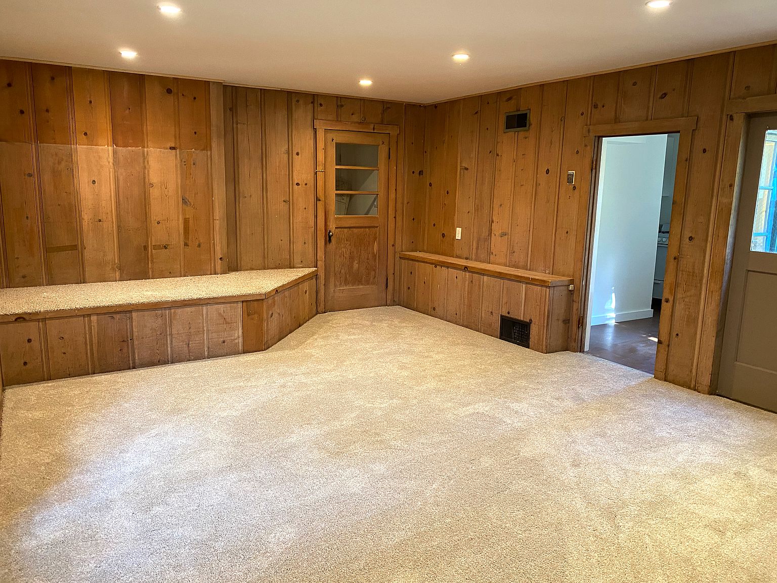 5689 Cabot Dr photo 5