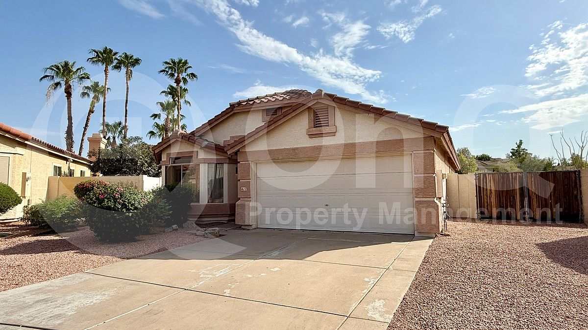 417 E Cantebria Dr photo 2