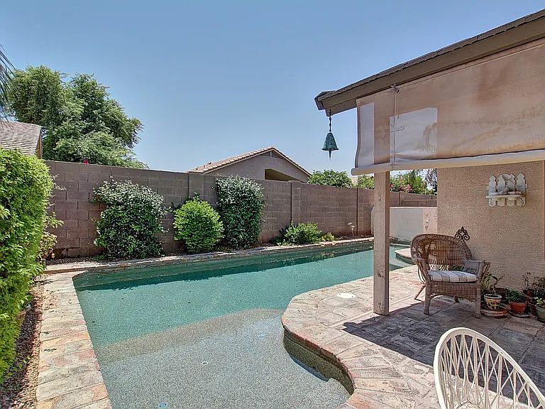 613 E Cathy Dr photo 3