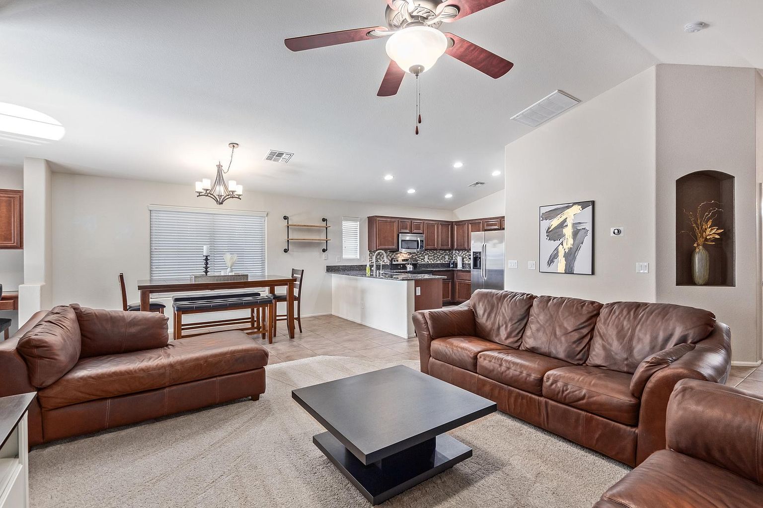 9837 W Salter Dr Peoria, AZ 85382 photo 2