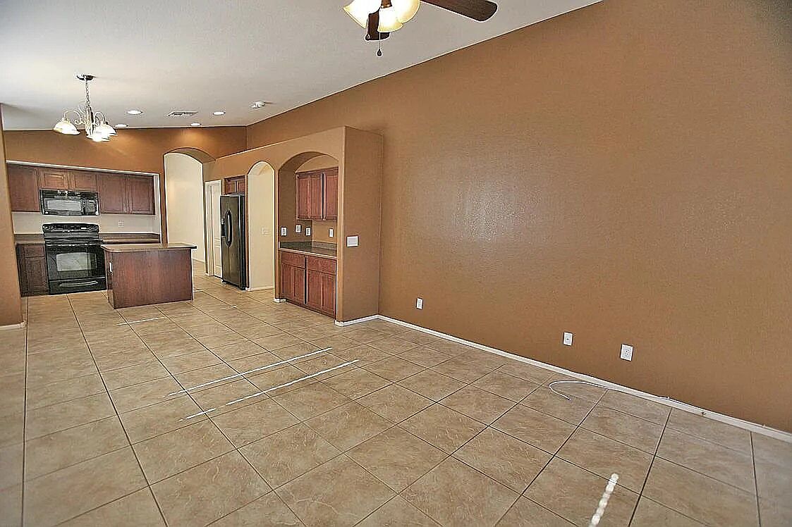 9902 W Melinda Ln Peoria, AZ 85382 photo 4